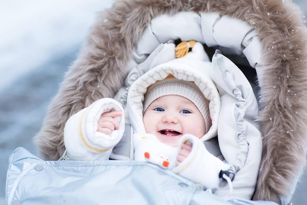 Những điều ba mẹ cần nhớ khi mặc đồ mùa đông cho con