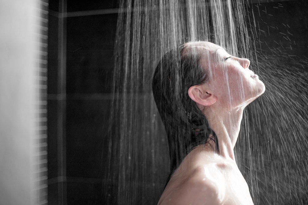 Vì sao sau khi tắm, cơ thể lại bị ngứa ngáy khó chịu?